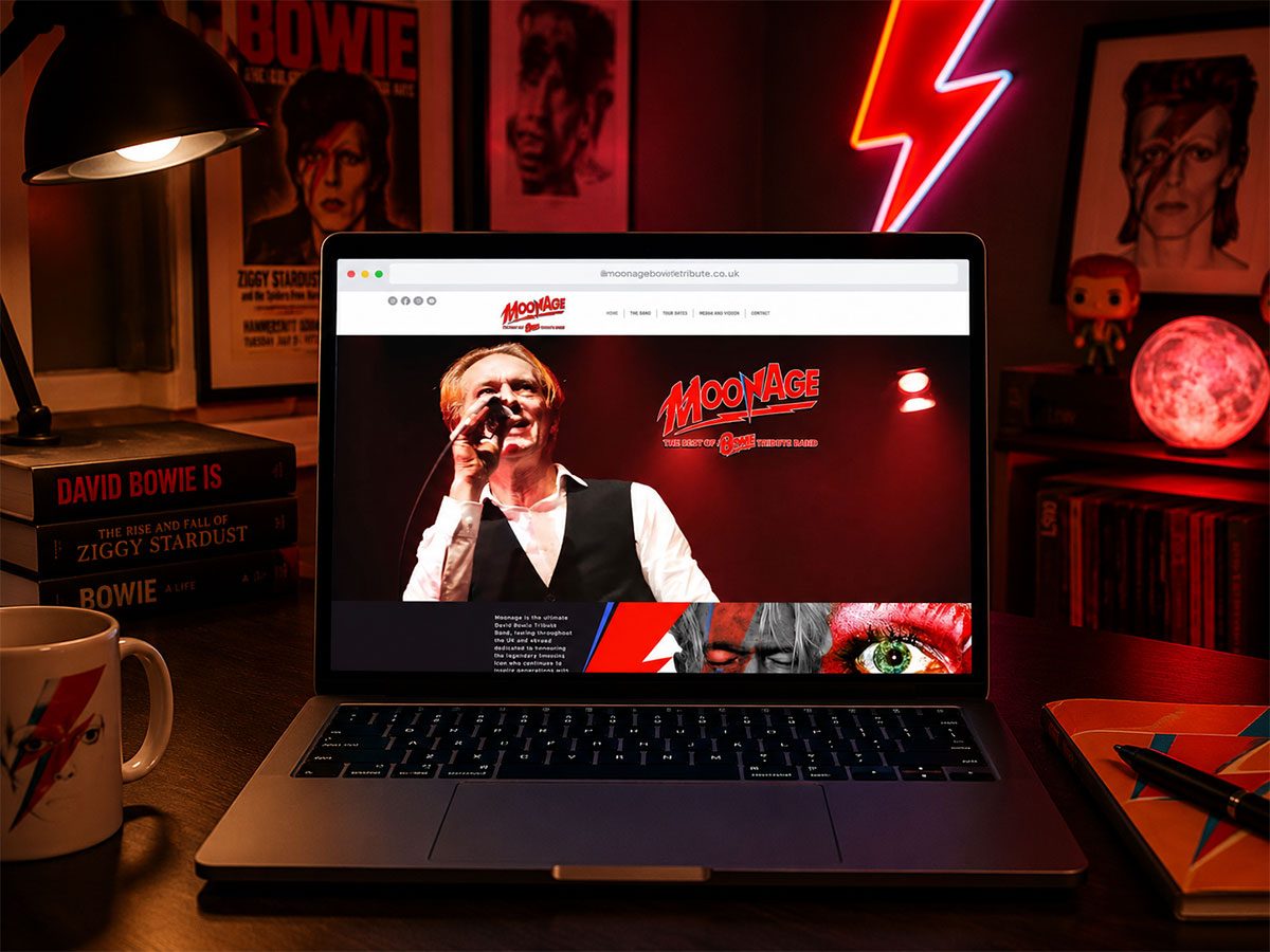 Moonage - David Bowie Tribute Website